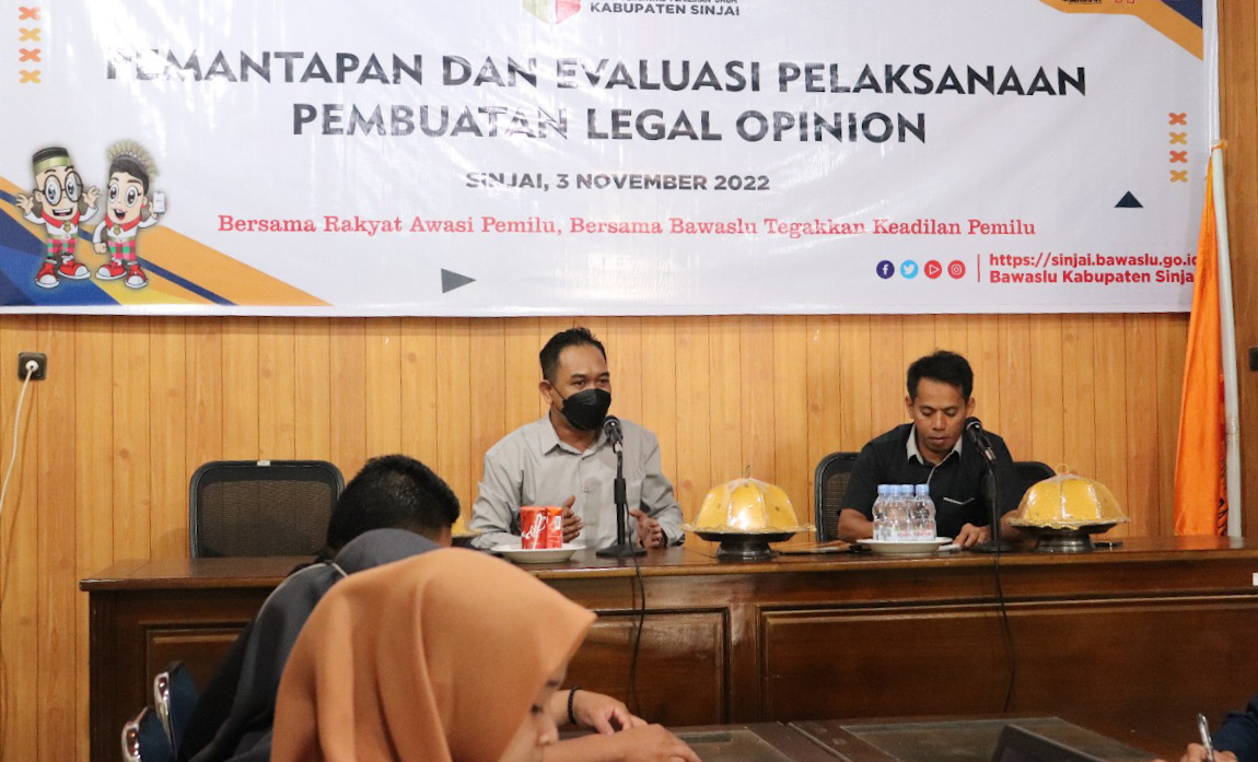 Adnan Jamal Perdalam Penyusunan Legal Opinion Jajaran Bawaslu Sinjai