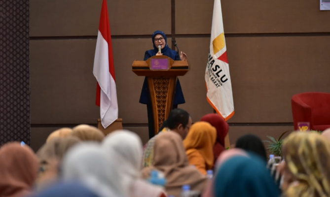 Perempuan Dalam Demokrasi, Dewi: Tanpanya Tidak Ada Demokrasi Yang Adil